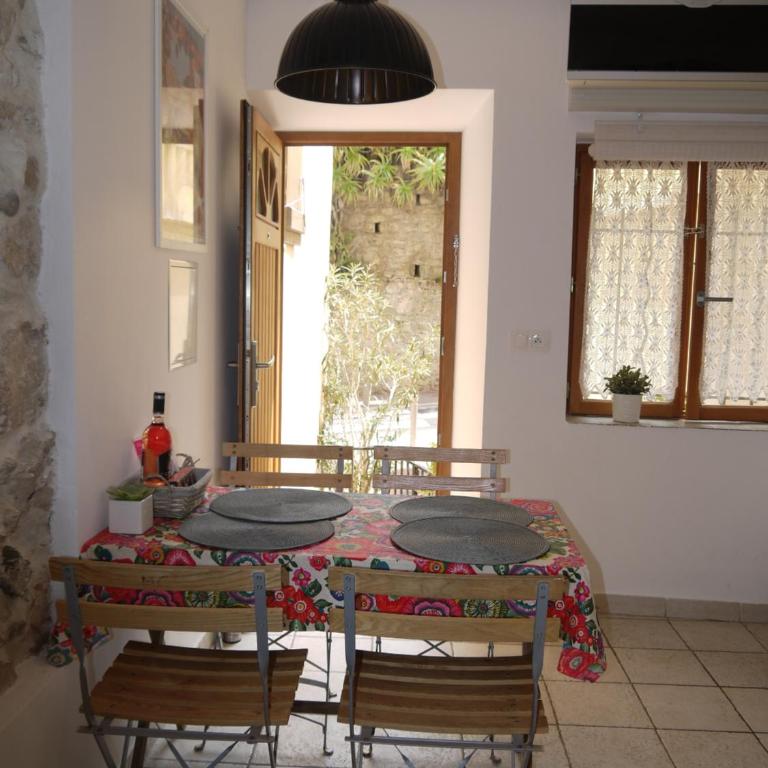 Vieille Ville 2 - La Petite Maison à Safranier, 2 bedrooms, max 4 adults and 2 kids - Maisonnette - 6