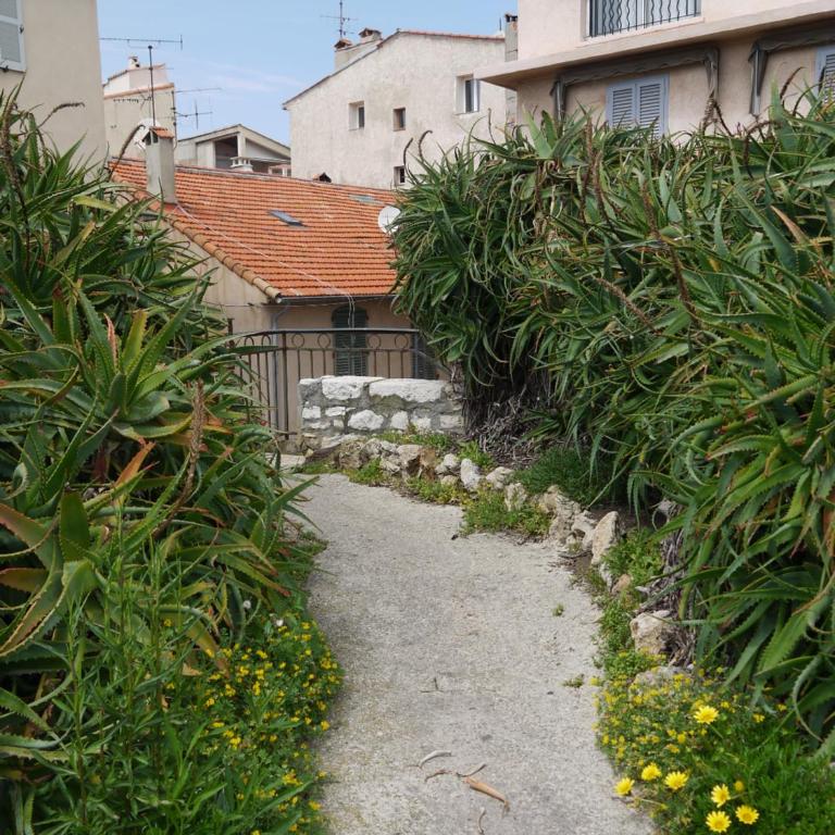 Vieille Ville 2 - La Petite Maison à Safranier, 2 bedrooms, max 4 adults and 2 kids - Maisonnette - 31
