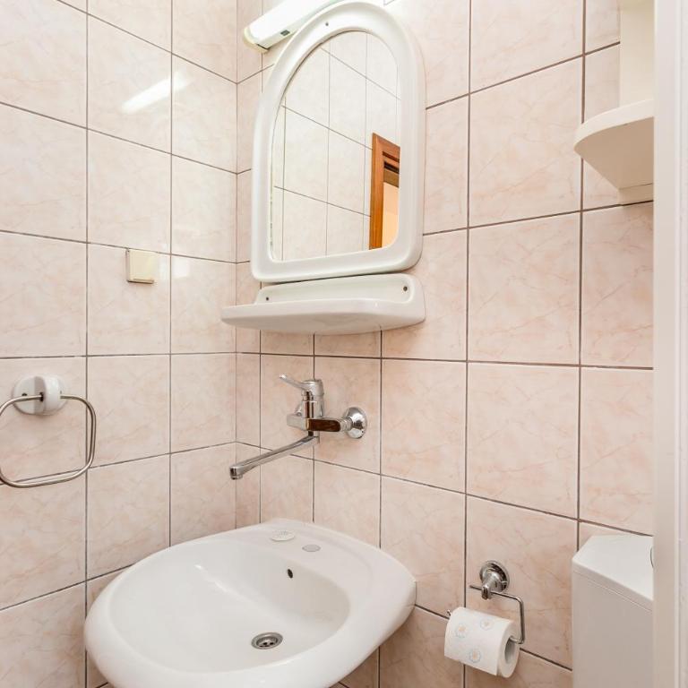 Apartments Maslina - Twin Room with Balcony - 2