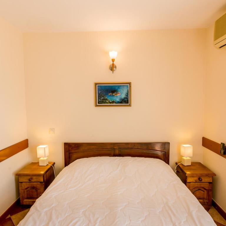 Apartments Maslina - Studio Apartment with Sea View - 13