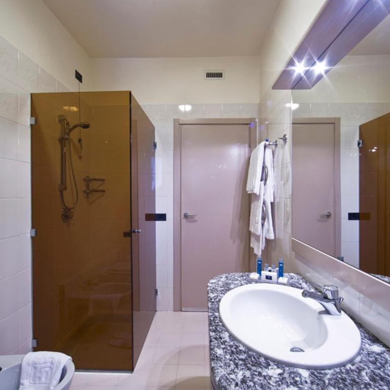 Hotel Desenzano - Camera Matrimoniale Comfort - 5