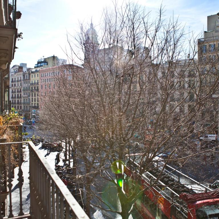 Fewdays Barcelona Apartments - Superior Three-Bedroom Apartment with balcony - Balmes, 8 - 11