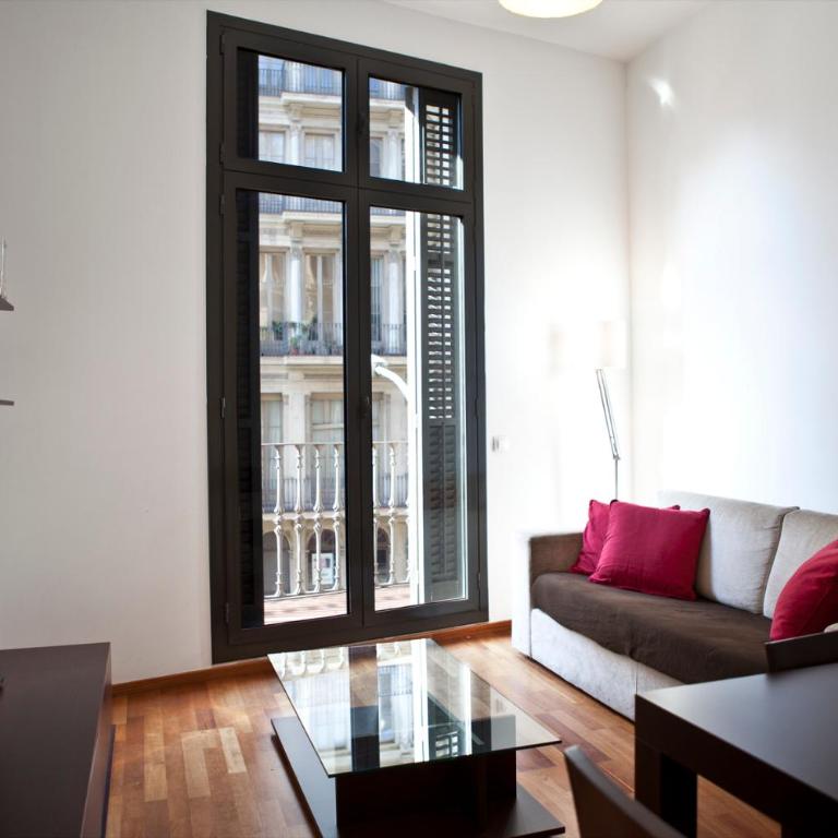 Fewdays Barcelona Apartments - Superior Three-Bedroom Apartment with balcony - Balmes, 8 - 12