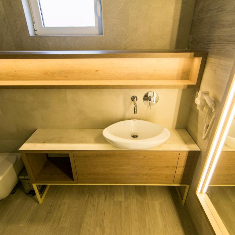 Garni Hotel D10 - Suite sa Hidromasažnom Kadom - 3