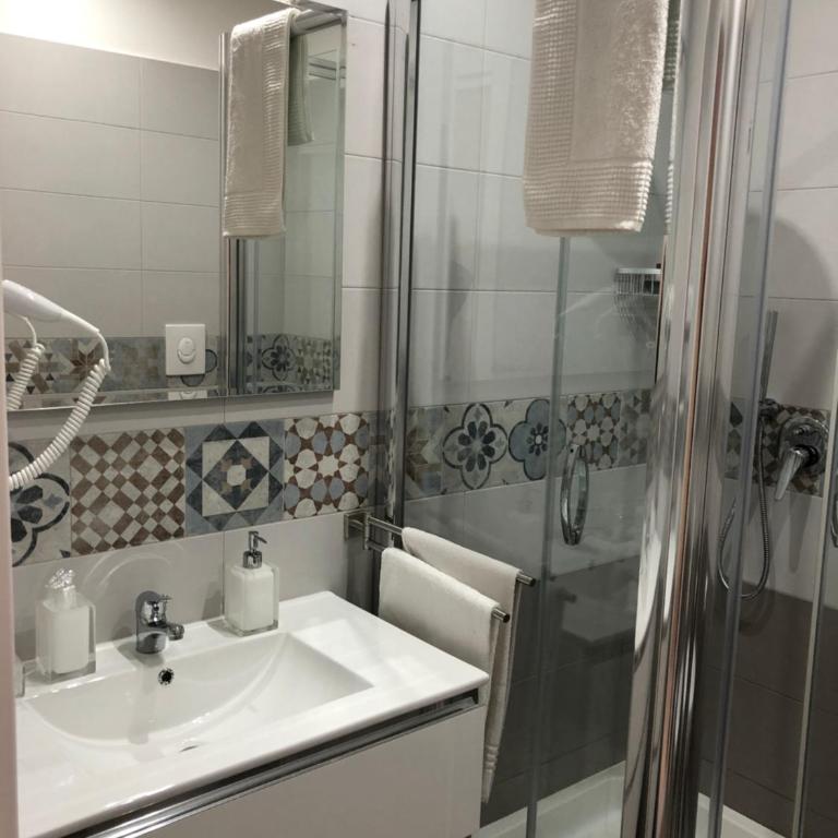 Chiaia Guest House - Camera Doppia con Letti Singoli - 14