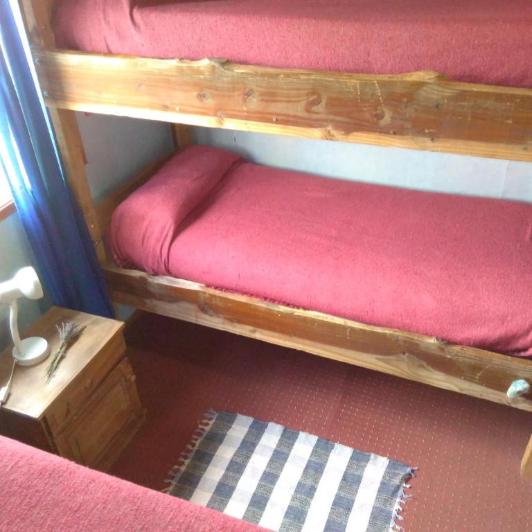Piuke Mapu Patagonia Hostel - Habitación Cuádruple Económica con baño compartido - 4