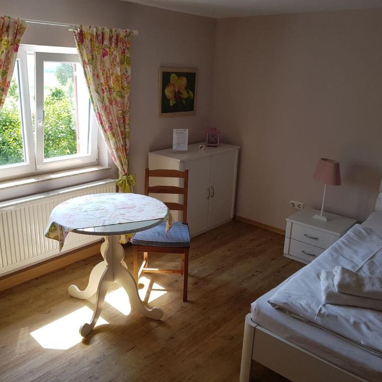Allgäu Meadow Ranch - Doppelzimmer mit Gemeinschaftsbad - 4