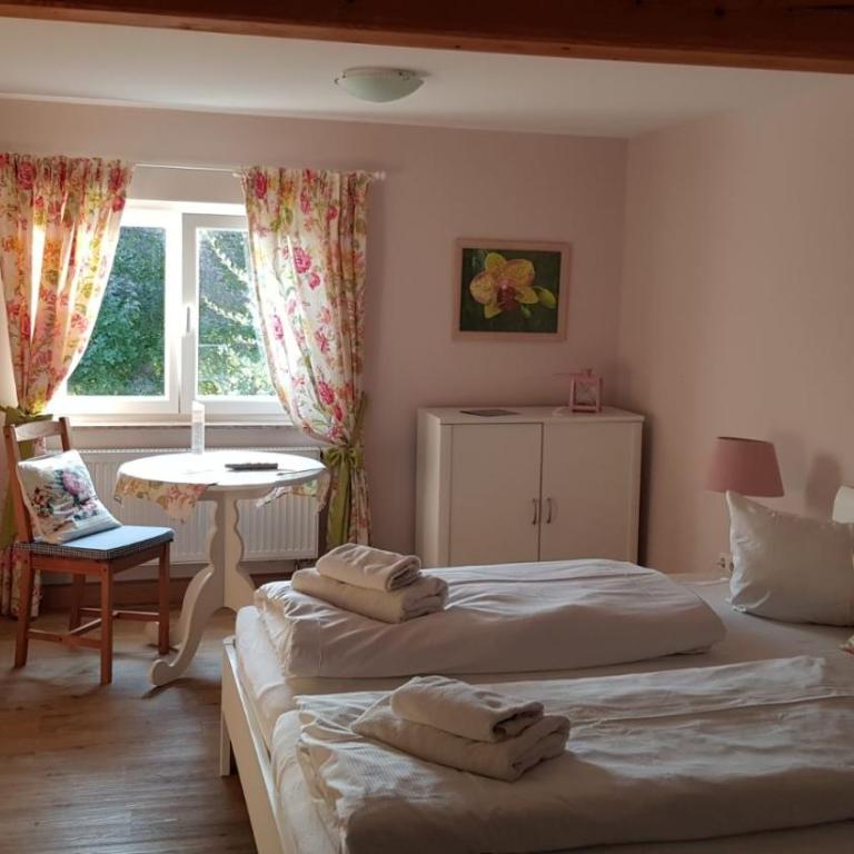 Allgäu Meadow Ranch - Doppelzimmer mit Gemeinschaftsbad - 3