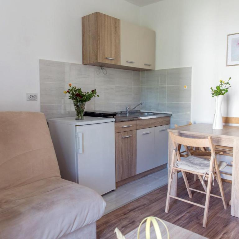 Zeleno srce - Apartment with Balcony - 7