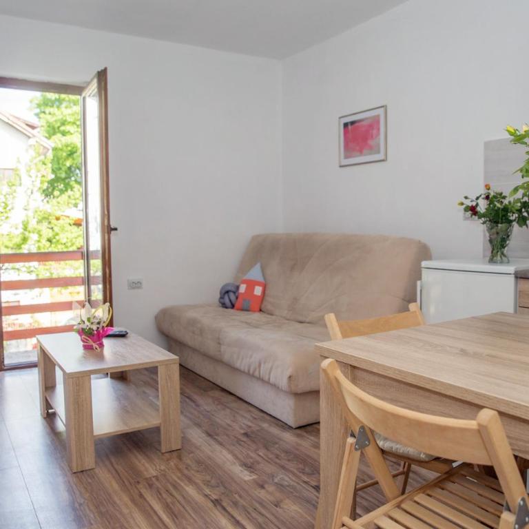 Zeleno srce - Apartment with Balcony - 23