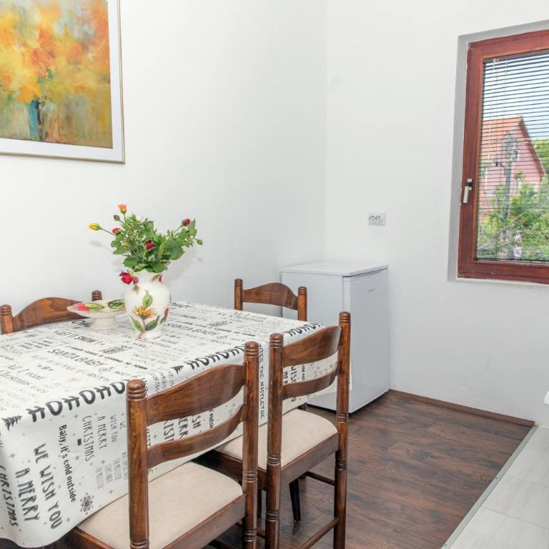 Zeleno srce - Apartment with Balcony - 8