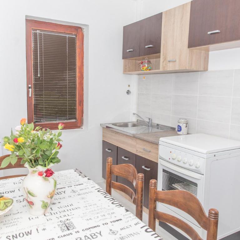 Zeleno srce - Apartment with Balcony - 19
