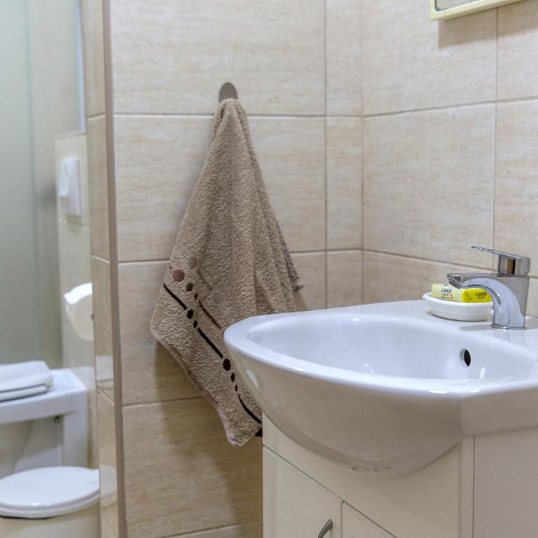 Zeleno srce - Apartment with Balcony - 10