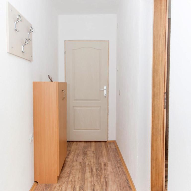 Zeleno srce - Apartment with Balcony - 10
