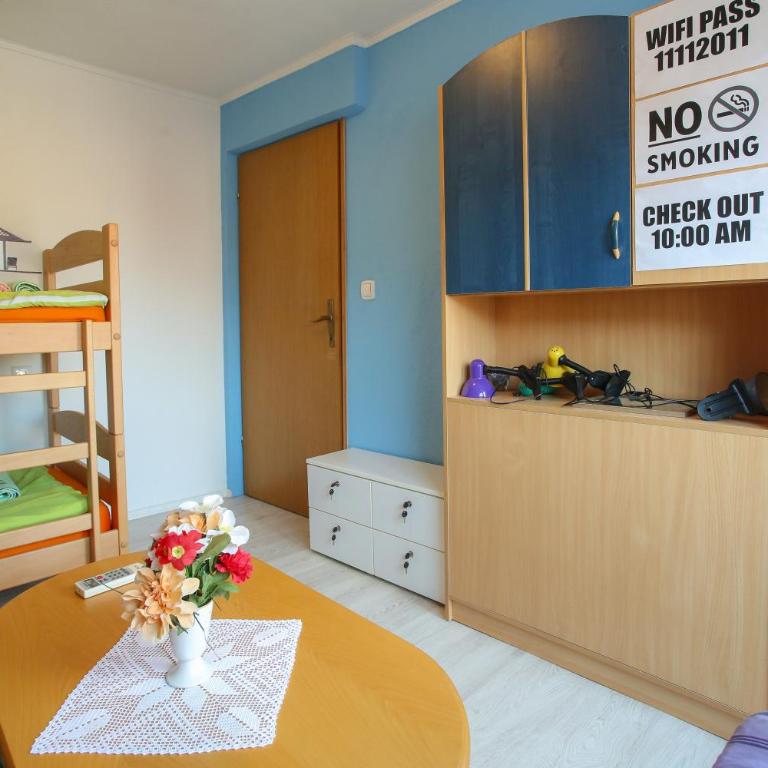 Hostel Adi - Bed in 4-Bed Dormitory Room - 4