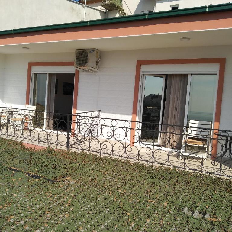 Guest House Djakonovic - Vila sa Pogledom na More - 3