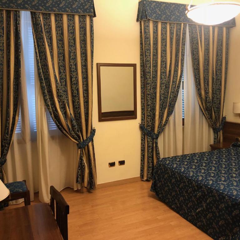 Colosseo Roma - Camera Matrimoniale/Doppia con Letti Singoli con Bagno Privato - 9