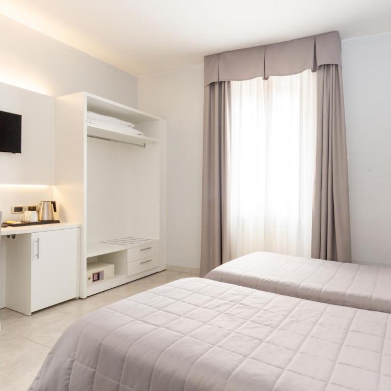 Hotel University - Twin Room - 4