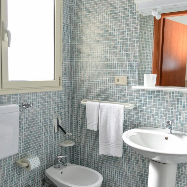 Blu Bed Salento - Camera Tripla con Bagno Privato - 3