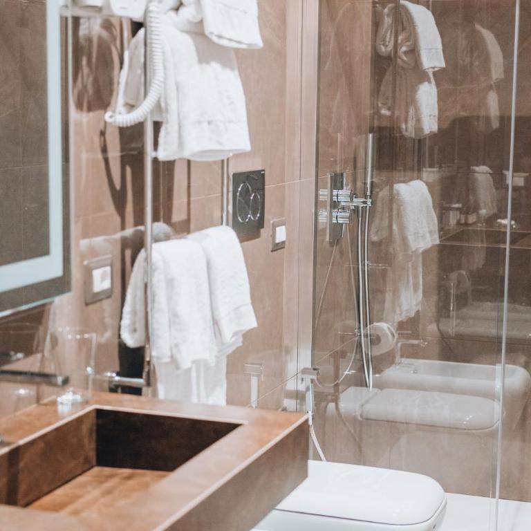 Caruso Place Luxury Rooms & Suites - Suite con Vista sulla Galleria e su una Strada - 10
