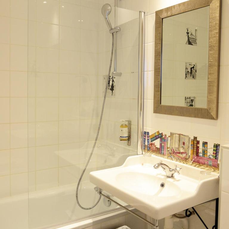 Hôtel Malar - Chambre Double ou Lits Jumeaux Supérieure - 9