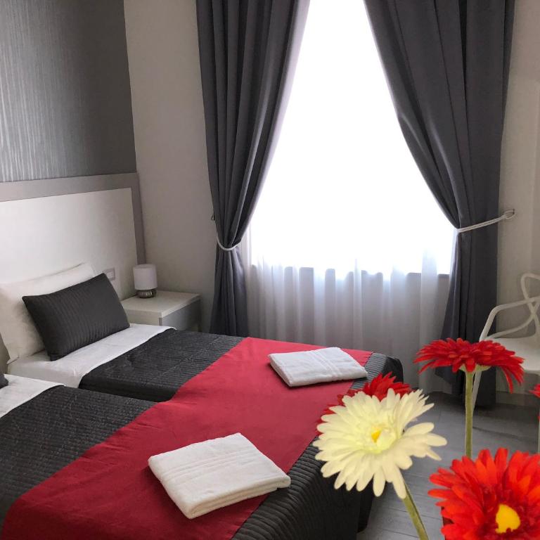 Chiaia Guest House - Camera Doppia con Letti Singoli - 13