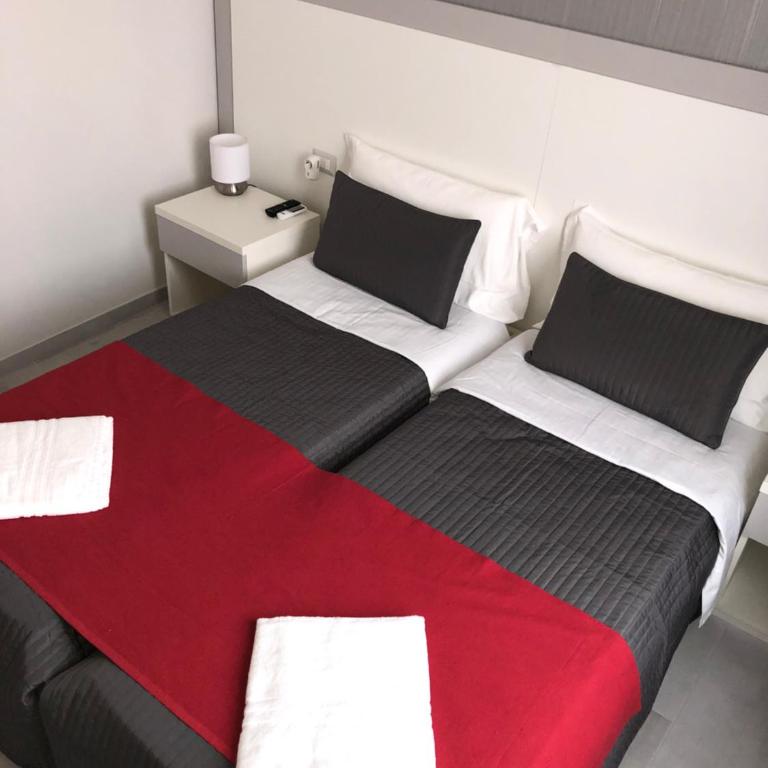 Chiaia Guest House - Camera Doppia con Letti Singoli - 12