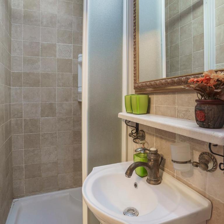 Apartments Wine House Old Town - Studio with Balcony - 5