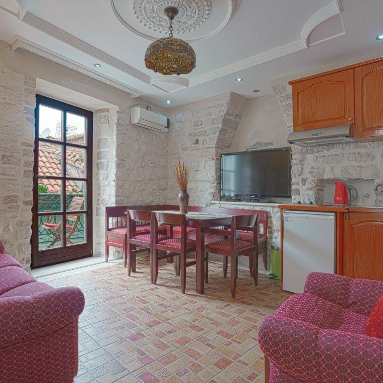 Apartments Wine House Old Town - Two bedroom apartment with Balcony - 1