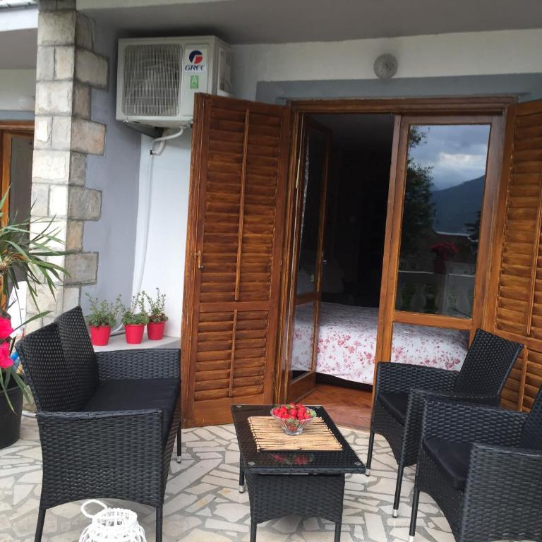 Apartments Lara - Studio with Balcony and Sea View - 17
