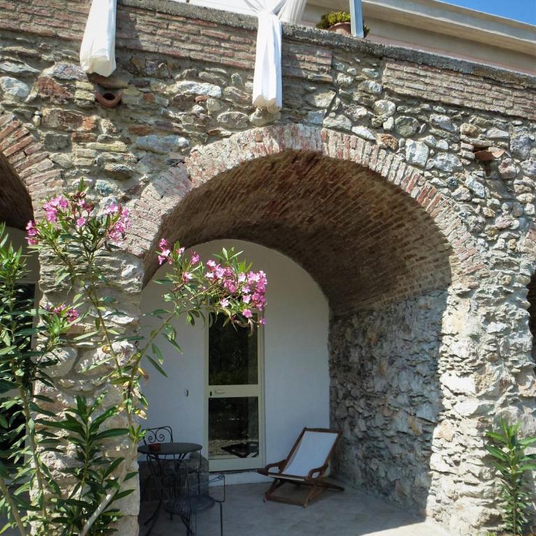 Casale Praia - Camera Matrimoniale con Patio - 1