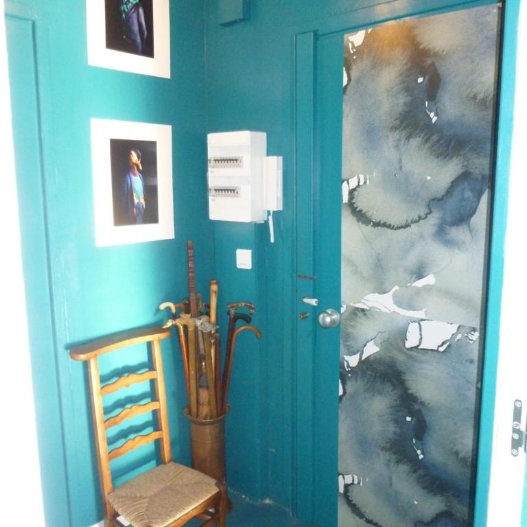 1 Chambre, 1 P'tit dèj', 1 Sourire - Chambre Double avec Lit King-Size et Salle de Bains Privative - 3