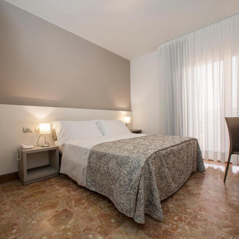 Hotel Sofia - Camera Matrimoniale/Doppia con Letti Singoli con Balcone - 3