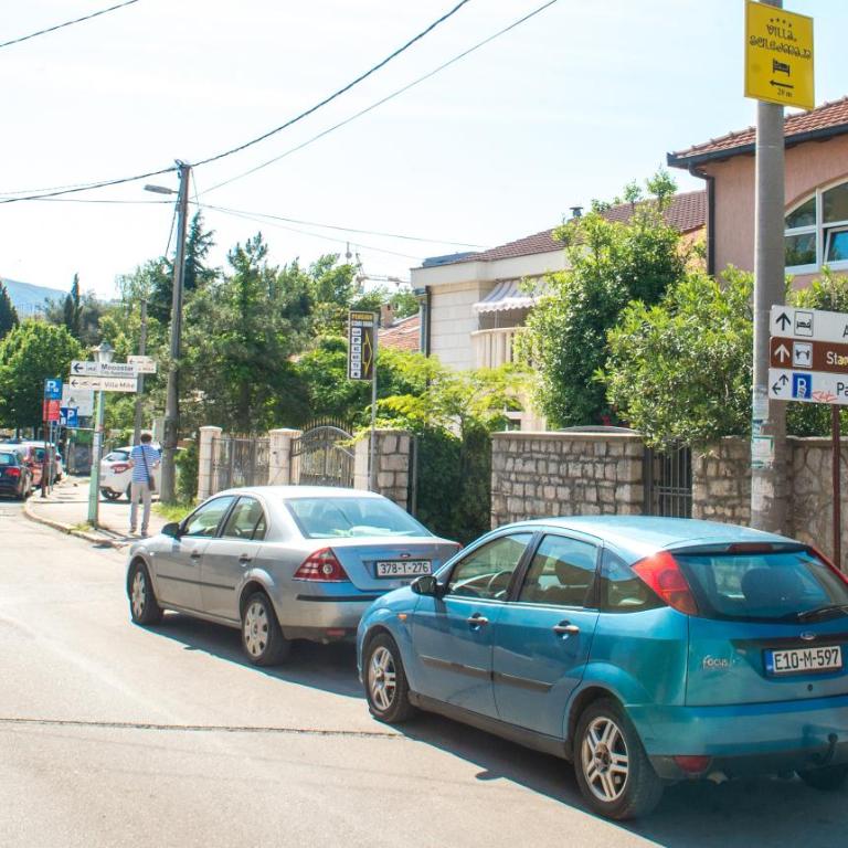 Guesthouse Stari Grad - Twin Room with Shared Bathroom - 9