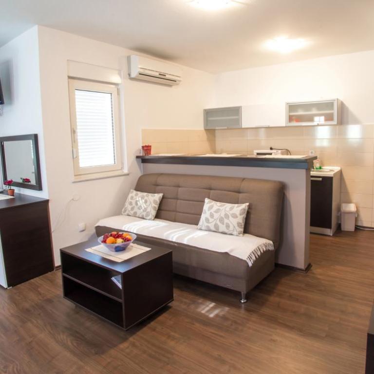 Guesthouse Stari Grad - Studio - 14