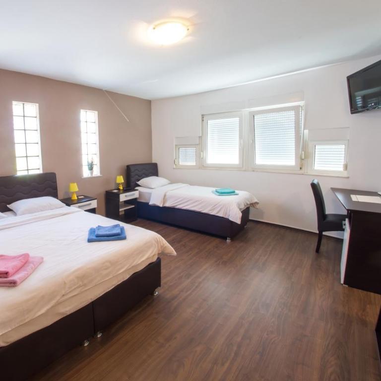 Guesthouse Stari Grad - Studio - 4