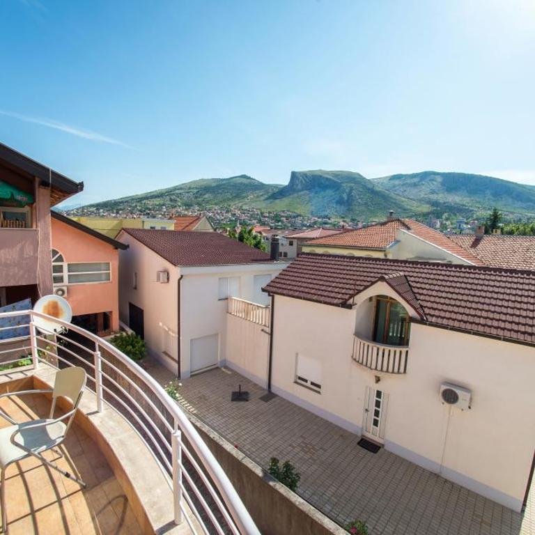Guesthouse Stari Grad - Triple Room with Shared Bathroom - 3