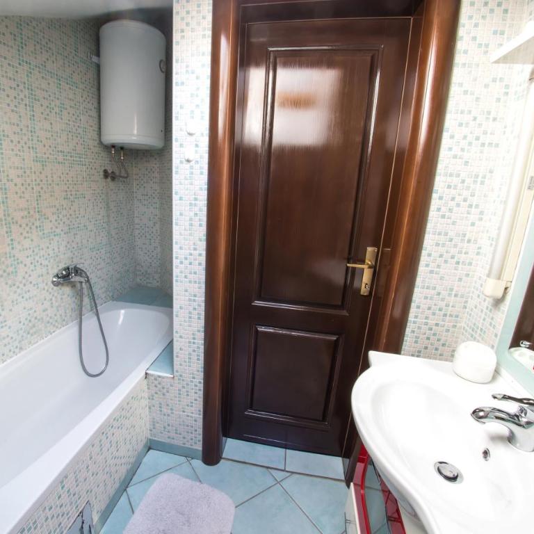 Guesthouse Stari Grad - Studio - 8