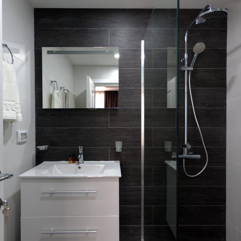 Guesthouse Montex - Dvokrevetna Soba s Bračnim Krevetom/2 Zasebna Kreveta sa Bočnim Pogledom na More - 2