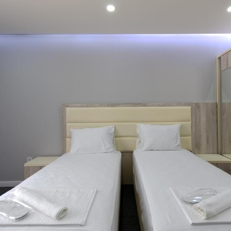 Guesthouse Montex - Dvokrevetna Soba s Bračnim Krevetom/2 Zasebna Kreveta sa Bočnim Pogledom na More - 3