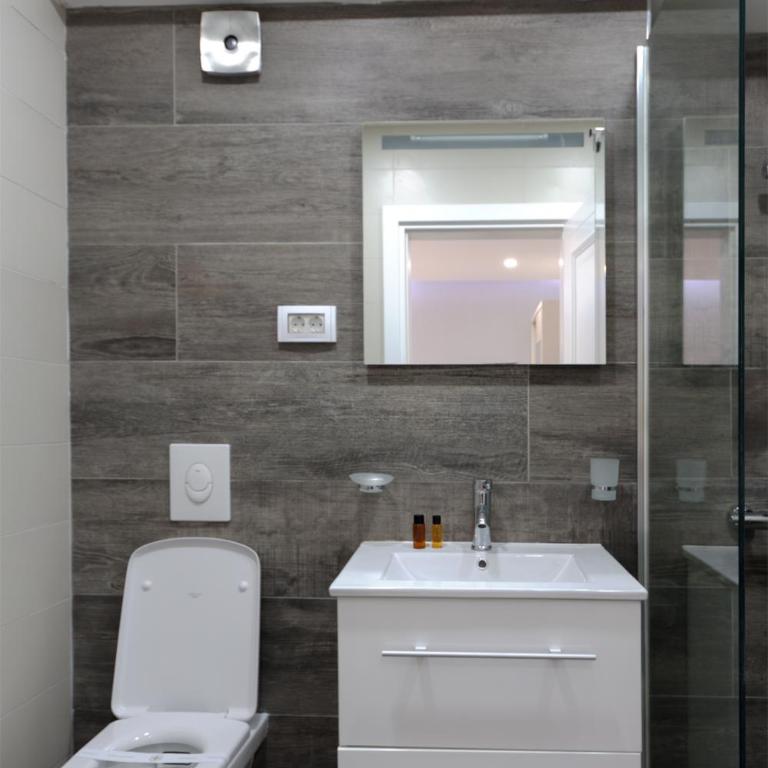 Guesthouse Montex - Dvokrevetna Soba s Bračnim Krevetom/2 Zasebna Kreveta sa Bočnim Pogledom na More - 5