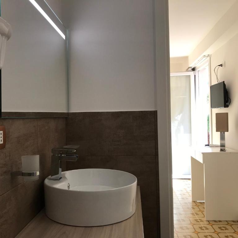 Le Torrette Rooms and Apartments - Camera Matrimoniale con Patio - 5