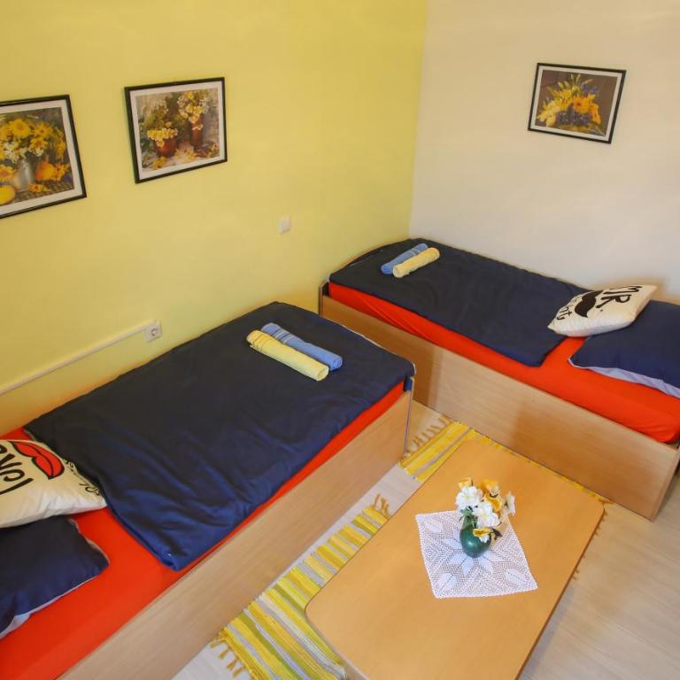 Hostel Adi - Studio Apartment with Balcony - 5