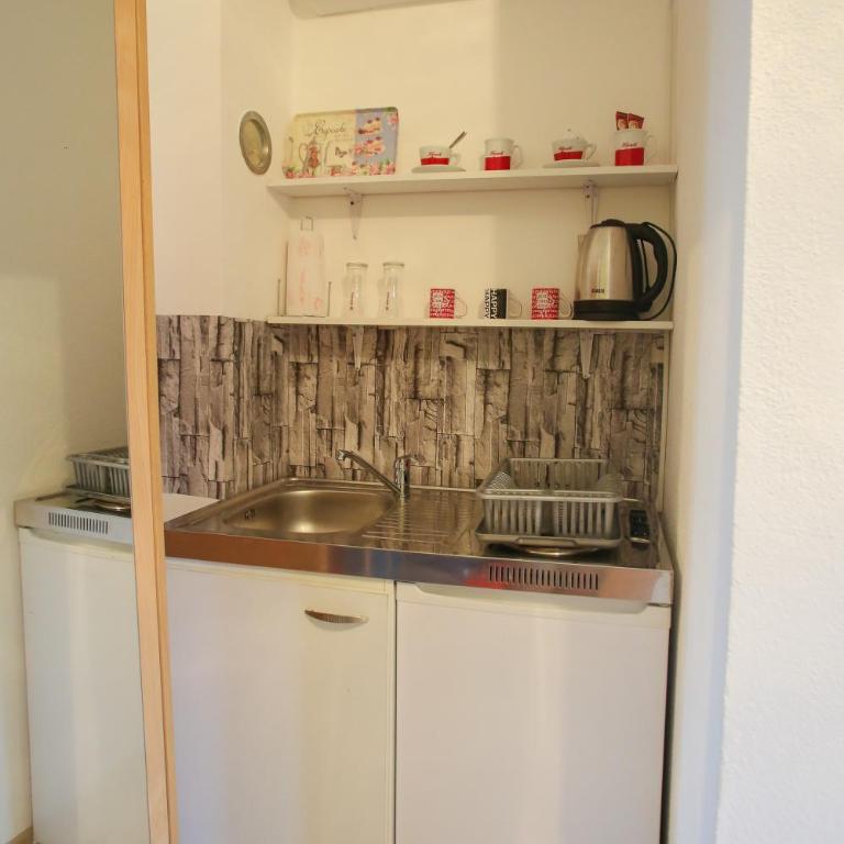 Hostel Adi - Studio Apartment with Balcony - 10