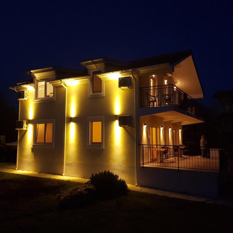 Villa Rolla - Apartman sa 3 Spavaće Sobe - 1