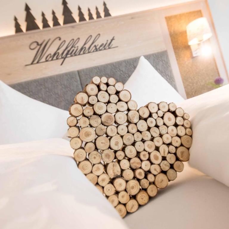 Fichtenwald-Ihr Boutique I Glück`s Hotel - Ihr Kraftort - Wasserwelten Bad Füssing - Premium Doppelzimmer mit Balkon - 2