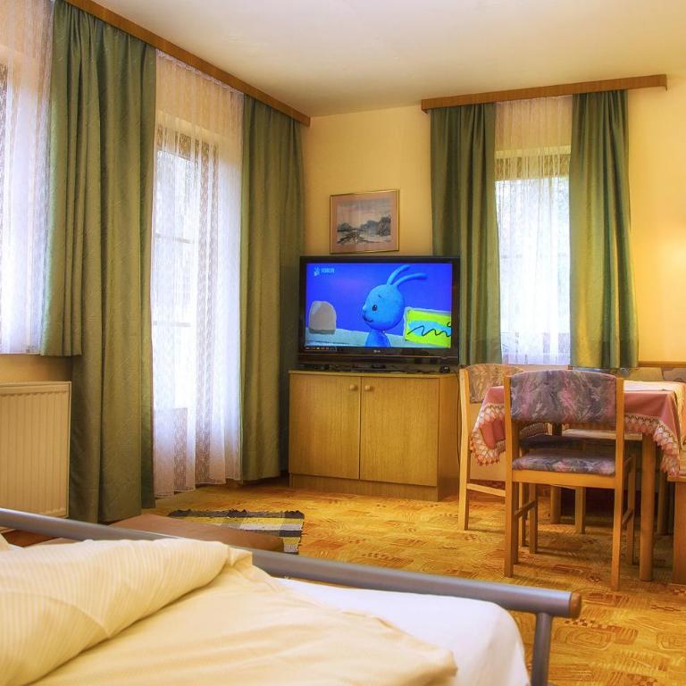 Gästehaus Götz - Doppelzimmer mit Balkon - 8