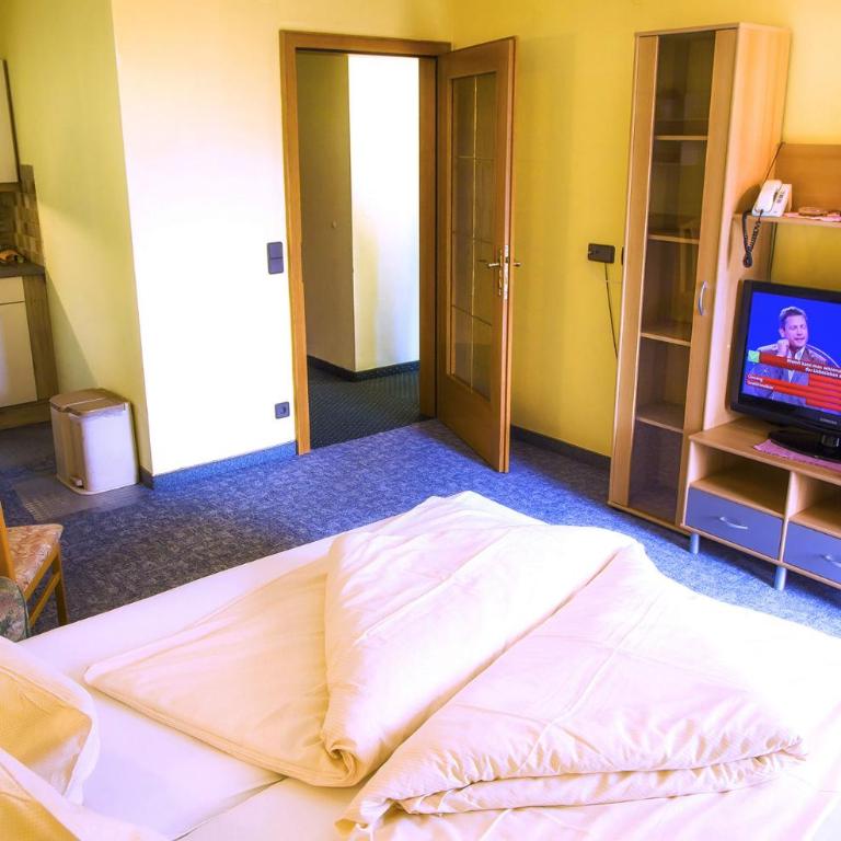 Gästehaus Götz - Doppelzimmer mit Balkon - 10