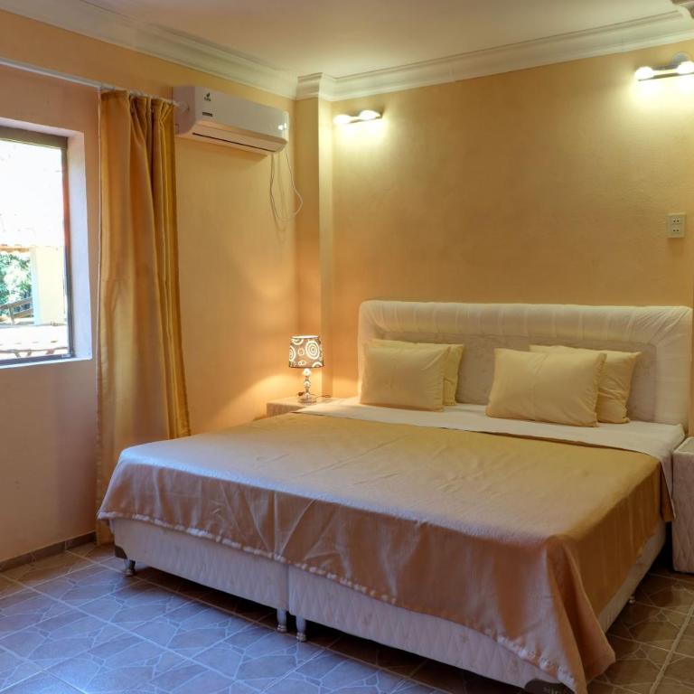 Hotel Independencia - King Room - 8