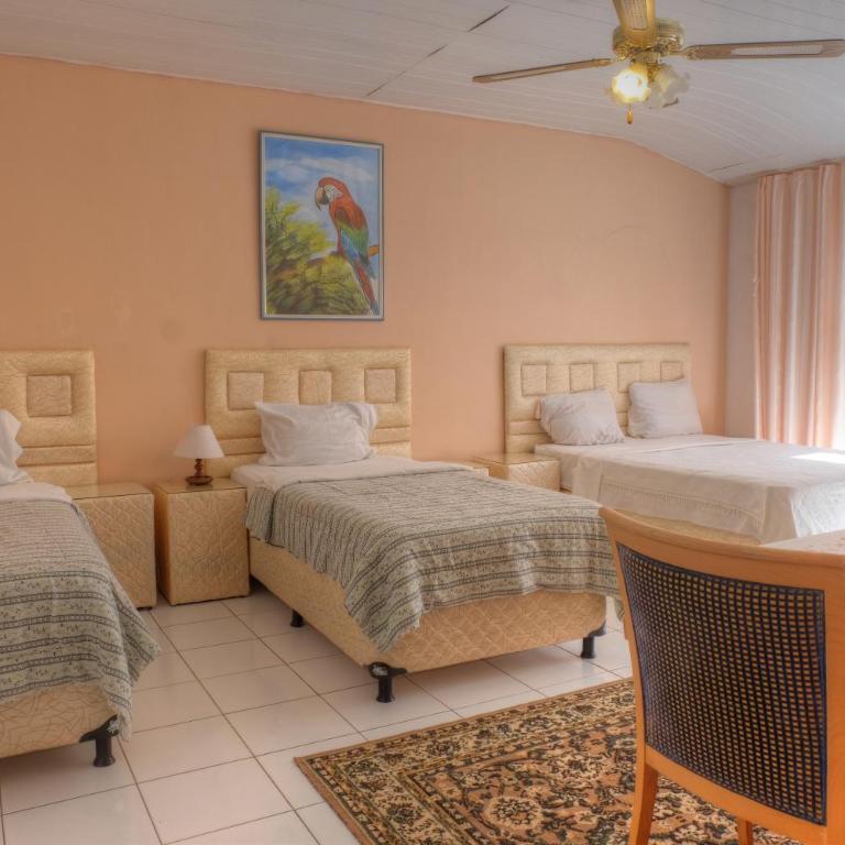 Hotel Independencia - Triple Room - 9